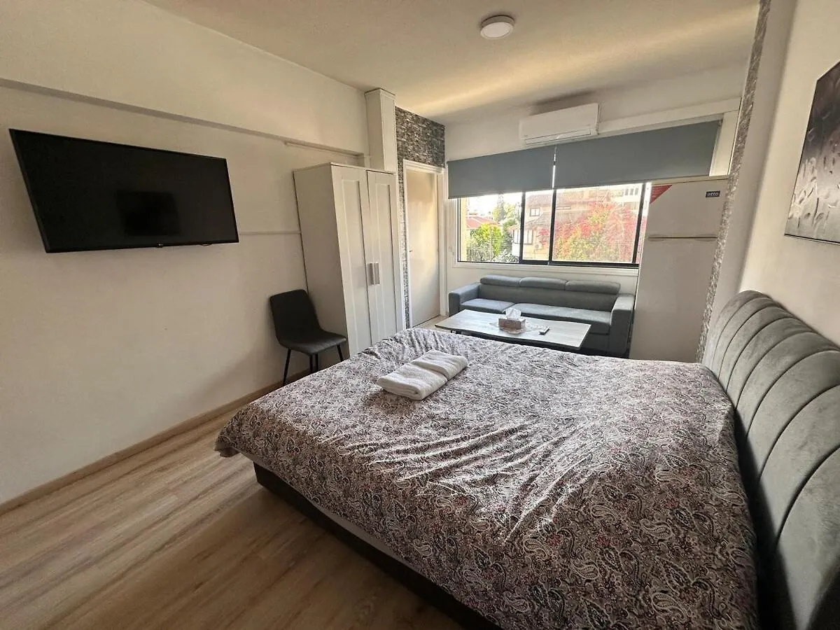 Modern Apartment Beachside Gem لارنكا
