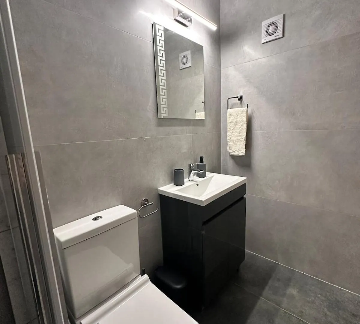 Modern Apartment Beachside Gem لارنكا 0*,