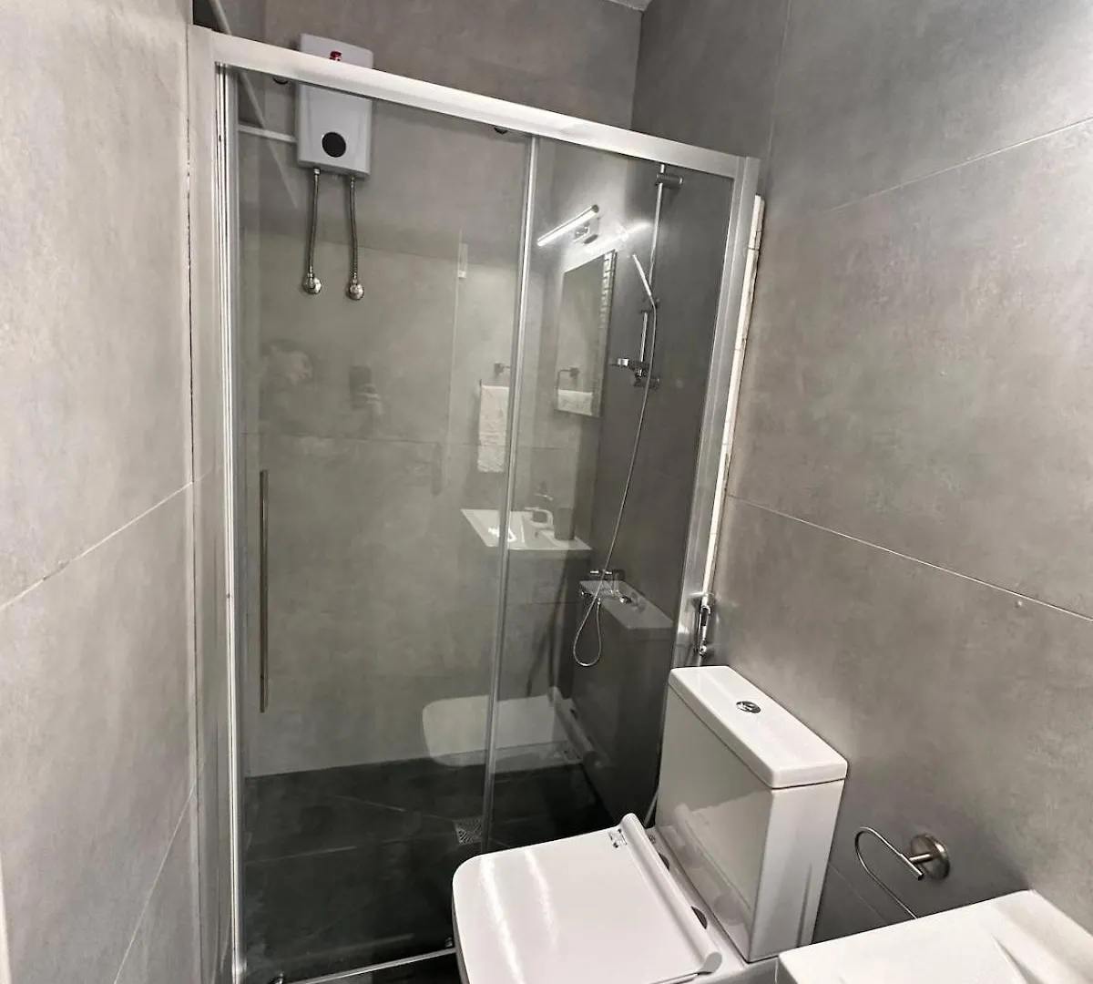 Modern Apartment Beachside Gem لارنكا