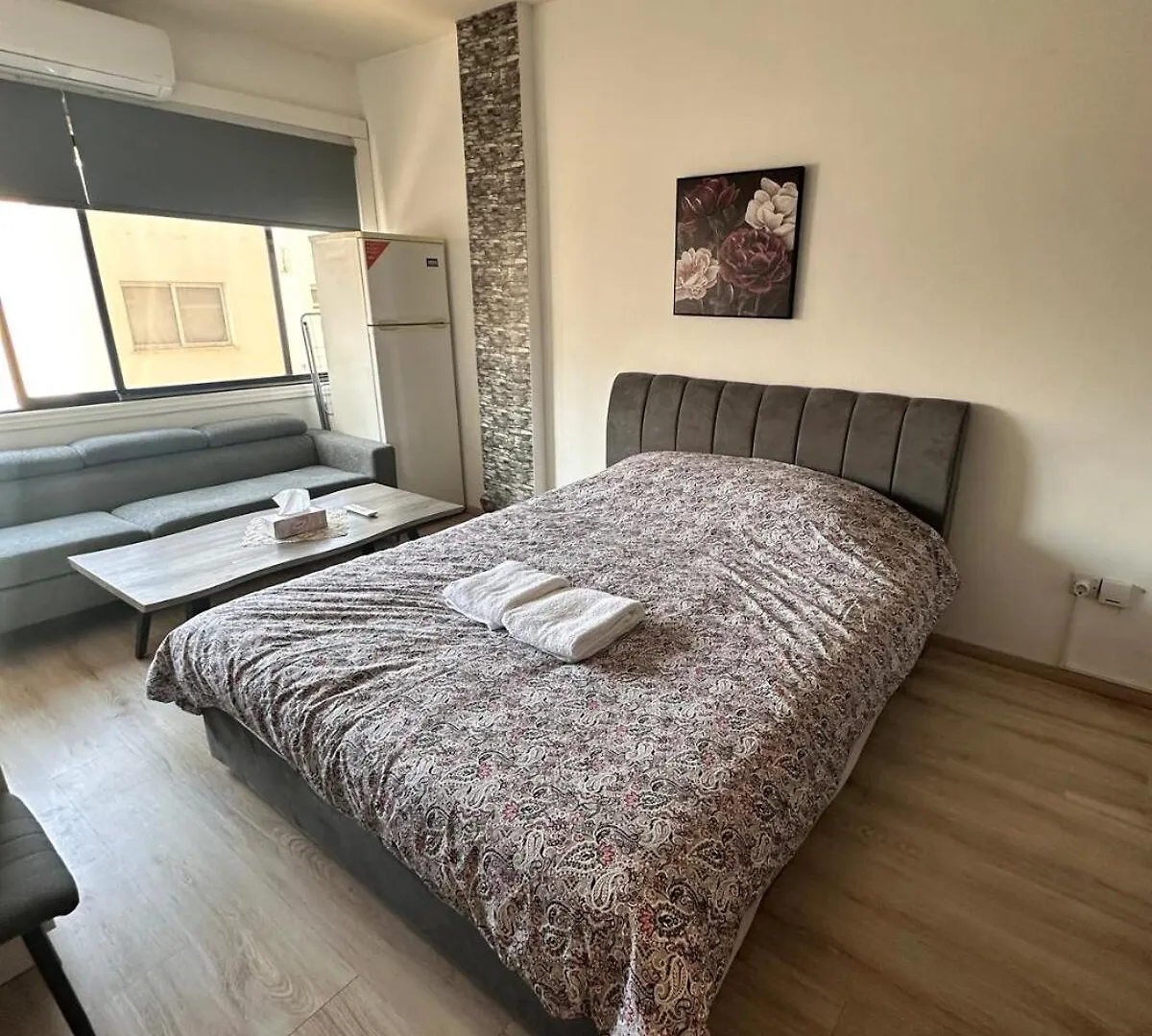 Modern Apartment Beachside Gem Larnaca Cipro